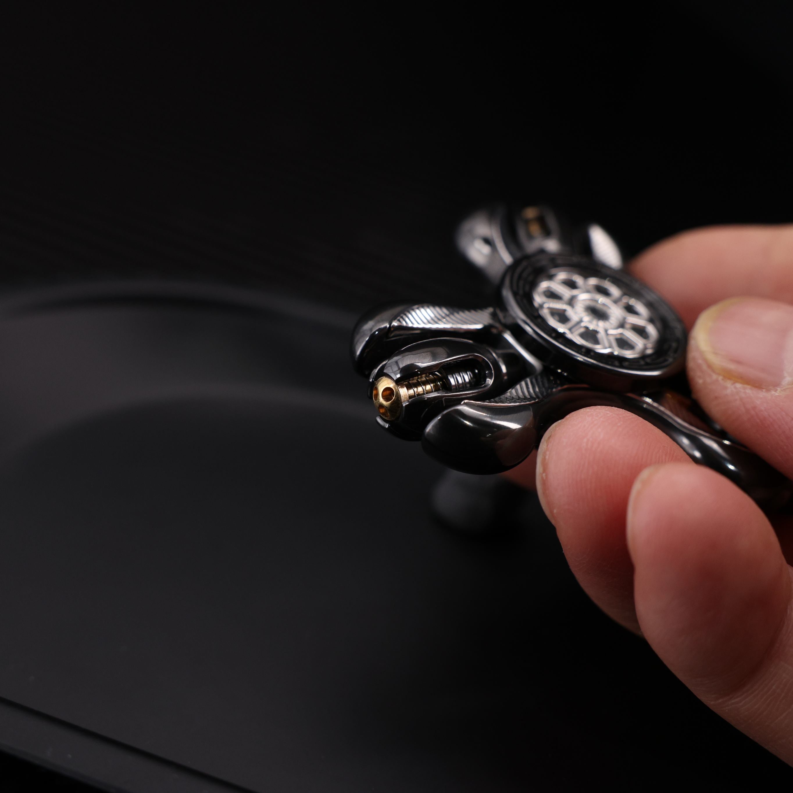 "Jinglun", a fingertip gyroscope with a polished zirconium alloy and stainless steel patch version by CHIMAGO EDC