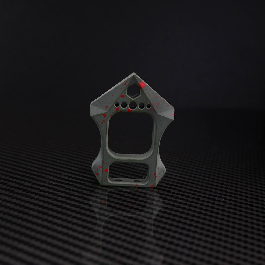CHIMAGO EDC refers to the Tiger bottle opener "FAT MAN" with bloodstain ceramic coating