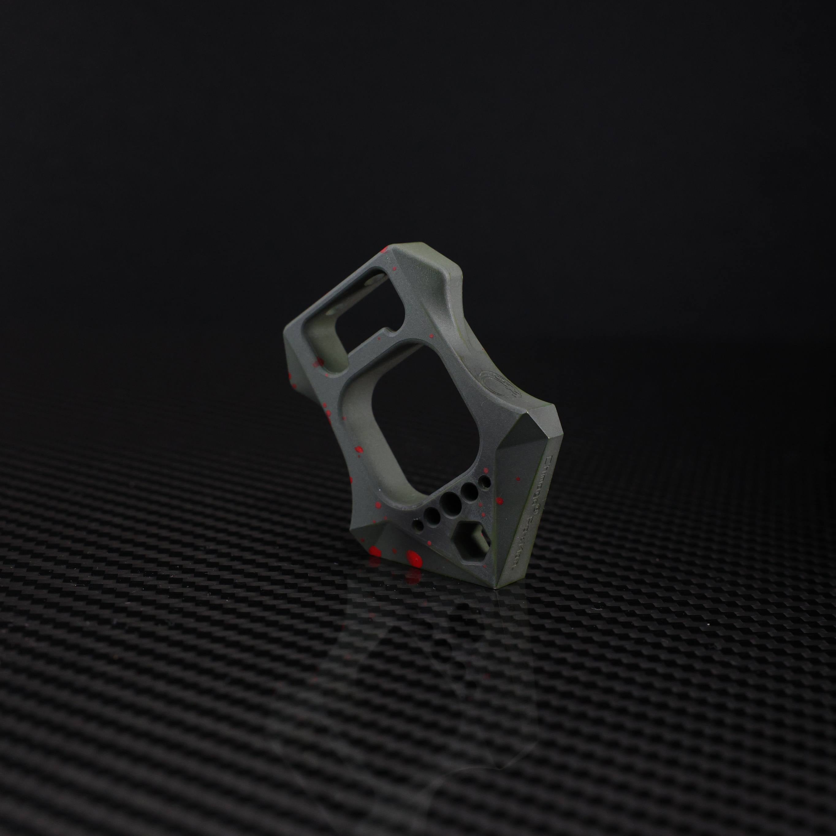 CHIMAGO EDC refers to the Tiger bottle opener "FAT MAN" with bloodstain ceramic coating