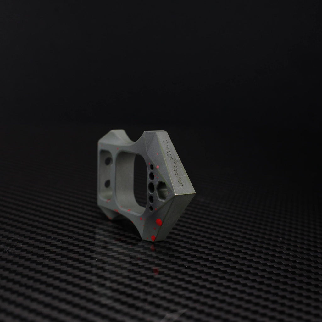 CHIMAGO EDC refers to the Tiger bottle opener "FAT MAN" with bloodstain ceramic coating