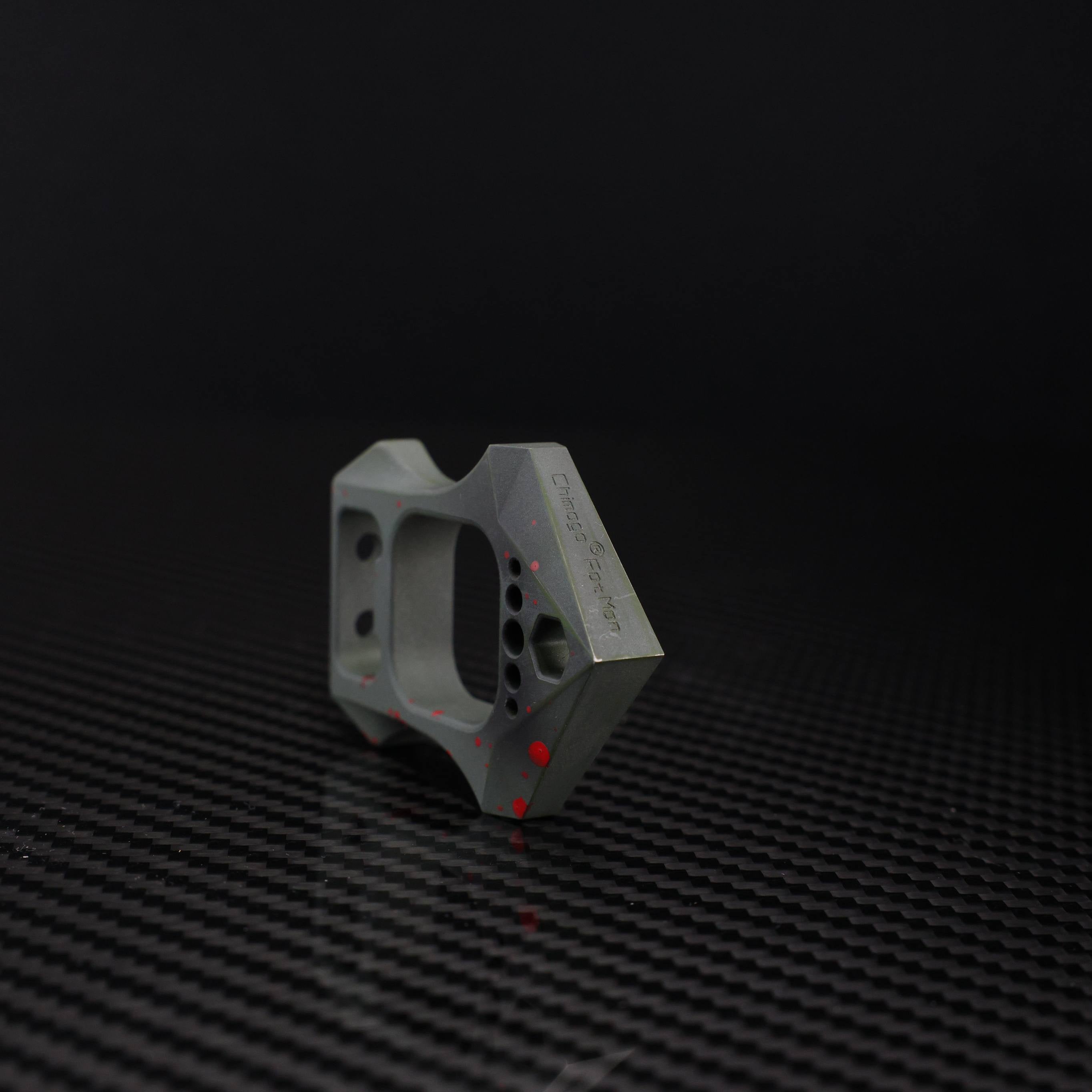 CHIMAGO EDC refers to the Tiger bottle opener "FAT MAN" with bloodstain ceramic coating