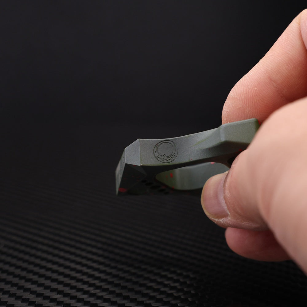 CHIMAGO EDC refers to the Tiger bottle opener "FAT MAN" with bloodstain ceramic coating