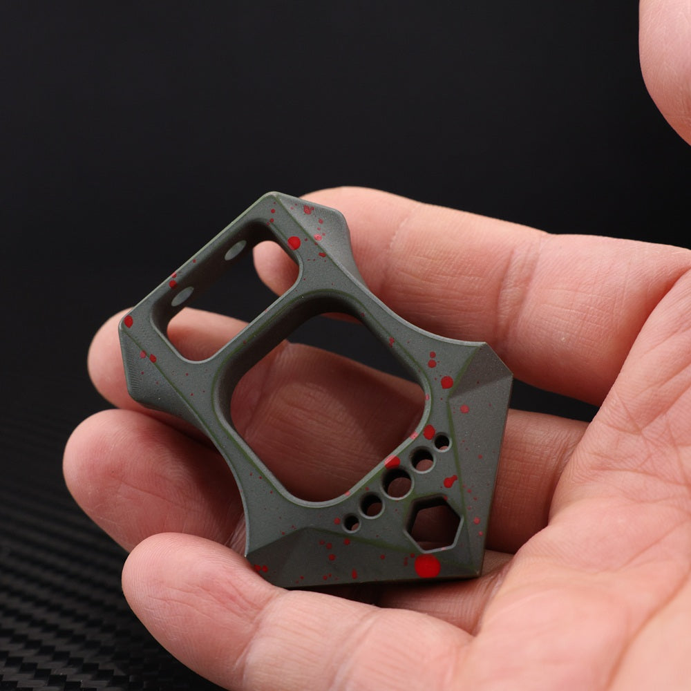 CHIMAGO EDC refers to the Tiger bottle opener "FAT MAN" with bloodstain ceramic coating