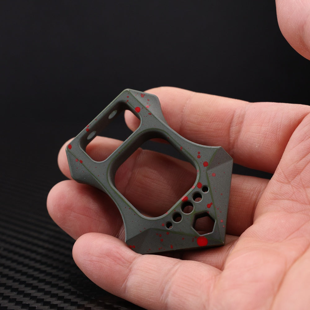CHIMAGO EDC refers to the Tiger bottle opener "FAT MAN" with bloodstain ceramic coating