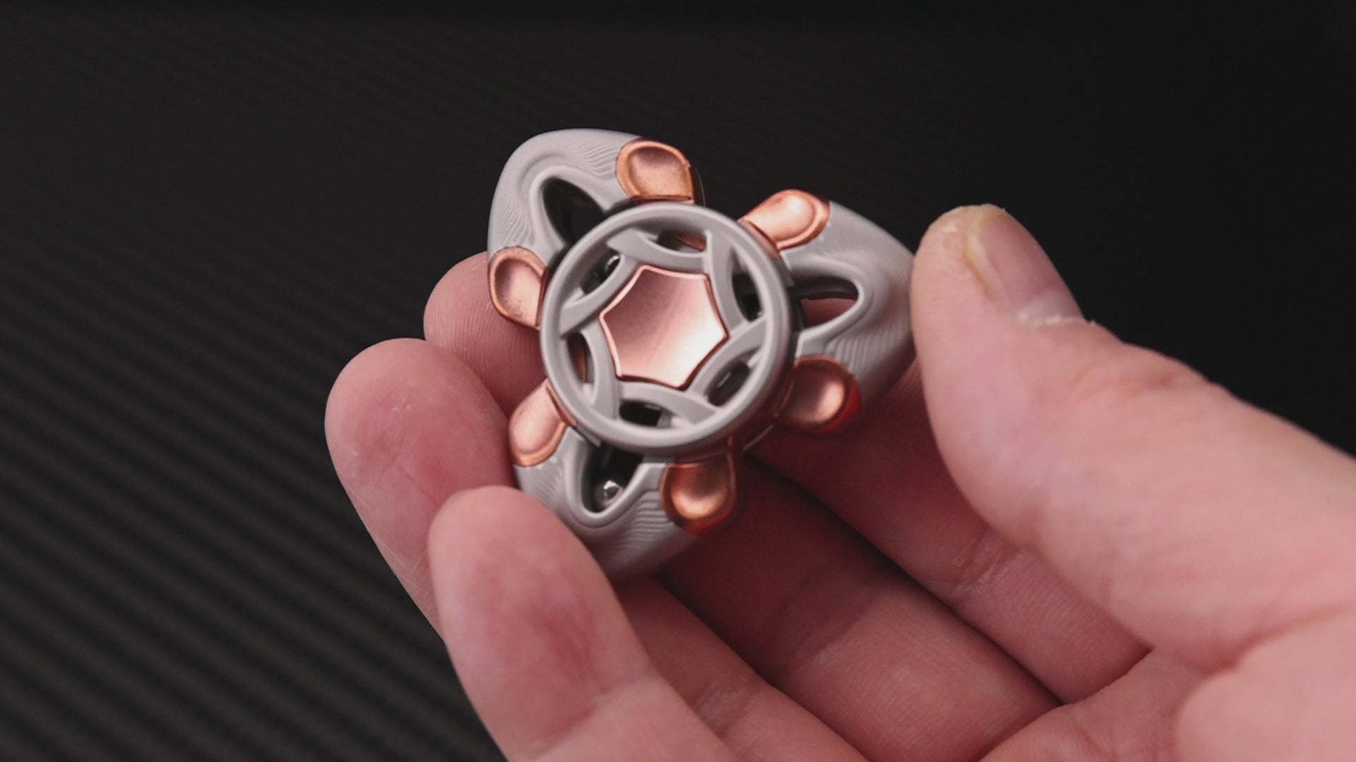 CHIMAGO EDC Stainless Steel CNC Knife Pattern Fingertip Gyroscope with Purple Copper Inlay