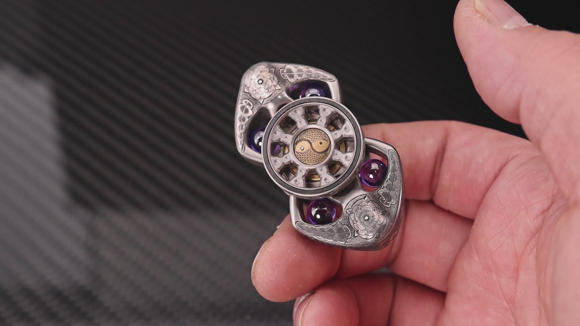 CHIMAGO EDC Fingertip Top "King Kong" Handcrafted with Lindsey's Carving of the Flower of the Other Shore Theme