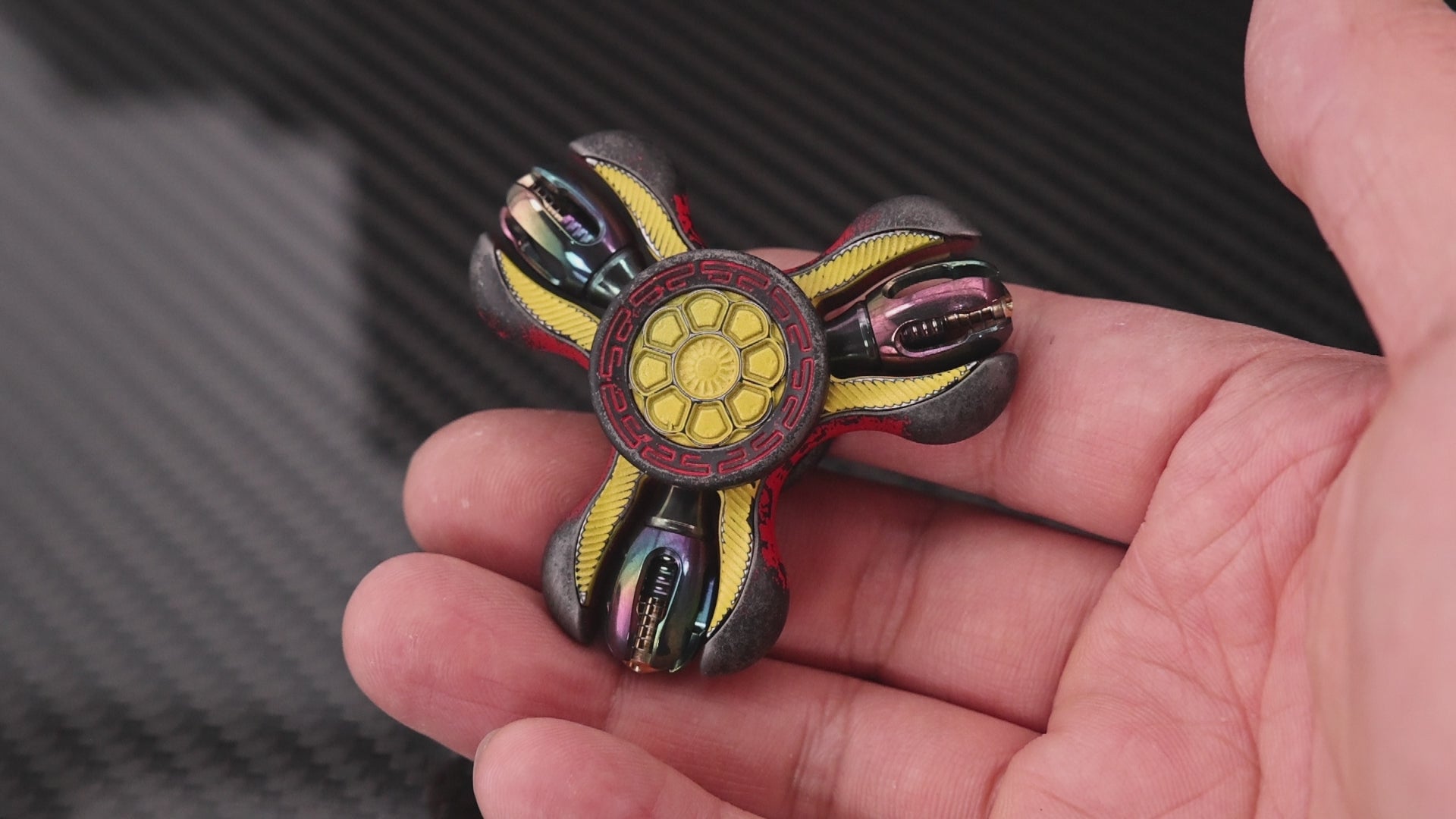 CHIMAGO EDC can launch a fingertip top, featuring the "Demonic Red Tape" zirconium alloy wasteland coating